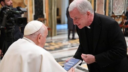 Папа: каталіцкая адукацыя паклікана адкрываць на праўду і дабро