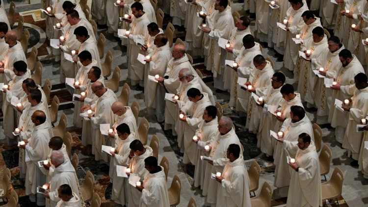 Algunos sacerdotes en la Misa de la Jornada Mundial de la Vida Consagrada, 2 de febrero de 2024