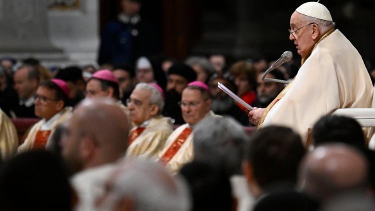 Papa Francesco pronuncia l'omelia