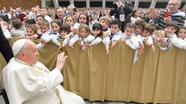 Papež pozdravlja učence in dijake