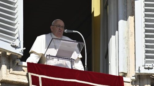 Il Papa: non cristiani da salotto ma portatori della guarigione di Dio