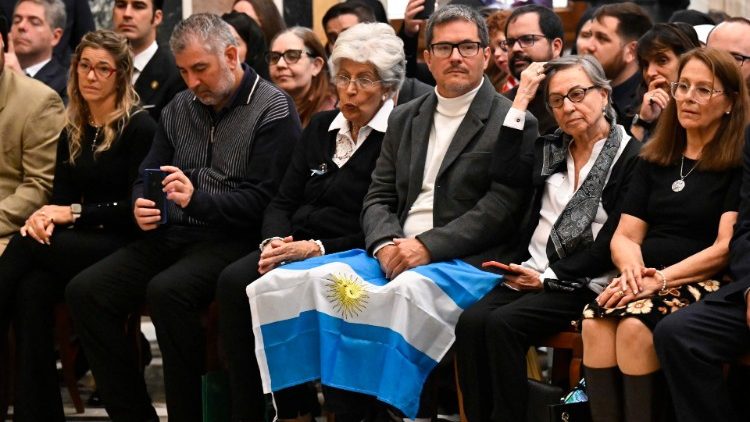 Peregrinos argentinos durante la audiencia