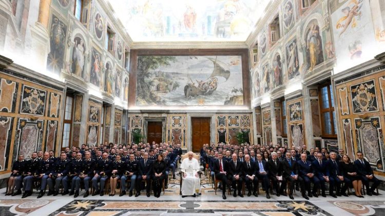 Audiencia del Papa a los miembros de la Policía italina