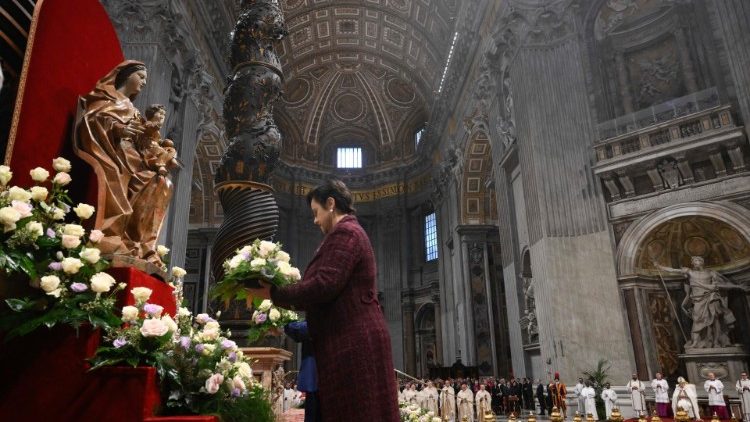 A Szűzanyát köszöntik a Lourdes-i Madonna emléknapján, február 11-én