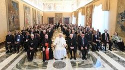 教皇フランシスコ、教皇庁立生命アカデミーの関係者と　2024年2月12日　バチカン宮殿