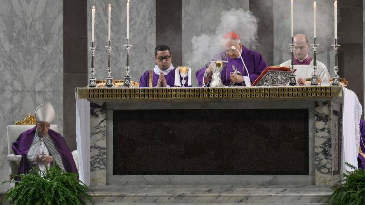 Zelebrant am Altar war Kardinal Mauro Piacenza