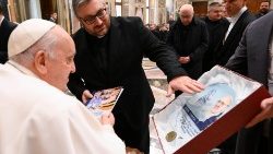 האפיפיור פרנציסקוס נפגש עם סמינריסטים וחברי קהילה מהסמינר הנפוליטני "אלסיו אסקלסי" 