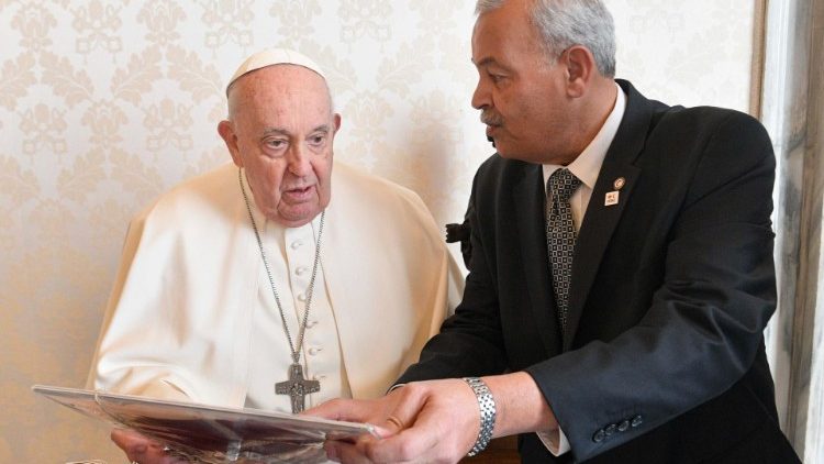 Younis Al Khatib, Präsident des Roten Halbmondes in Palästina, beim Papst