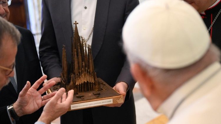 Papa Franjo primio je u audijenciju članove Odbora za gradnju bazilike Svete obitelji u Barceloni