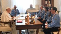  Papa me krerët kombëtarë të Shoqatës së Prijësve Katolikë dhe Skautëve Italianë, në takimin e shkurtit të kaluar (Vatican Media)