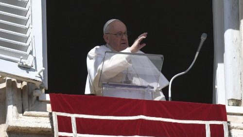 Il Papa: coltivare sguardi aperti e diventare "cercatori della luce" di Gesù