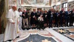 Ferenc pápa találkozik a „Befogadás katedrája” nevű képzés résztvevőivel 