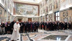 Papež Frančišek je v petek, 1. marca 2024, sprejel v avdienco organizatorje in udeležence 2. katedre sprejemanja.