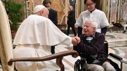 Påven Franciskus tog fredagen den 1 mars emot deltagarna i en konferens om sårbarhet och gemenskap och uppmanade dem att omfamna sina svagheter och att precis som Jesus ta emot dem som är sårbara.