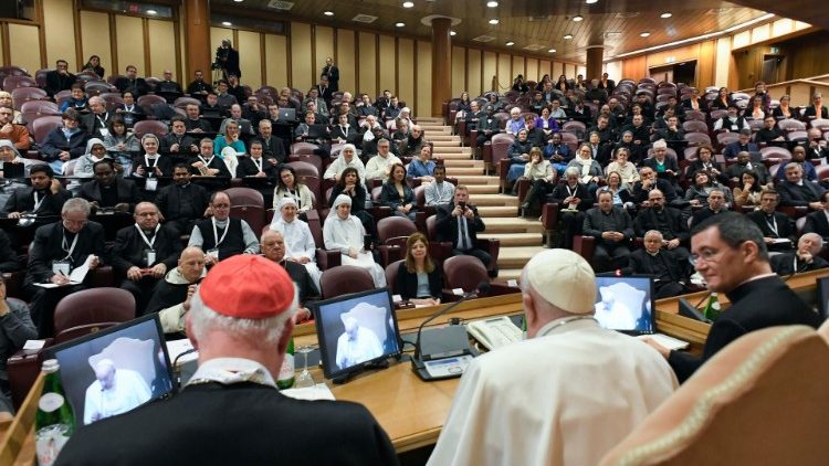 Ferenc pápa beszédet intézett a szimpózium résztvevőihez