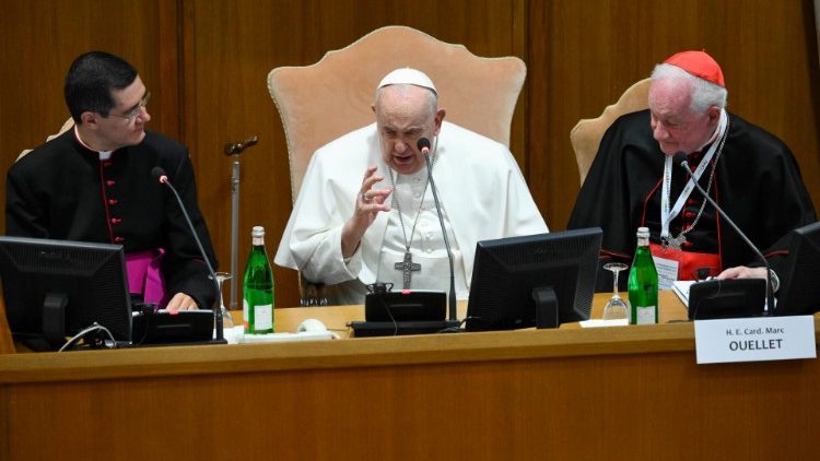 Le Pape s'est exprimé devant les participants au colloque international en début de journée. 