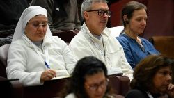 Paavi Franciscus osallistui perjantaina 1.3. kansainväliseen konferenssiin, jossa käsiteltiin “kutsumuksen antropologiaa”, ja kysymyksiä sukupuolesta. 