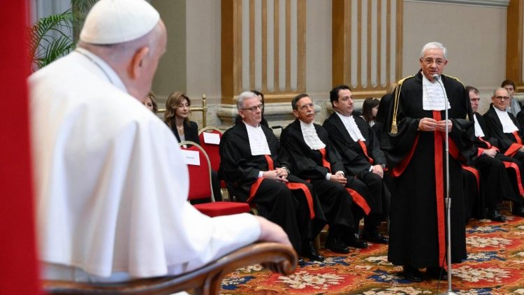 Ferenc pápa Vatikán városállam Törvényszékének tisztviselőit fogadta 