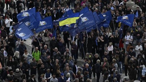 A presença da comunidade na Praça São Pedro no domingo (3), quando o Papa citou os jovens ucranianos durante o Angelus