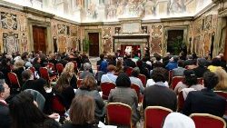 البابا فرنسيس يستقبل المشاركين في مؤتمر دولي النساء في الكنيسة صانعات إنسانية