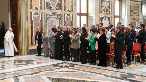 Il Papa: dalle donne la compassione che manca al mondo sfregiato dalle guerre