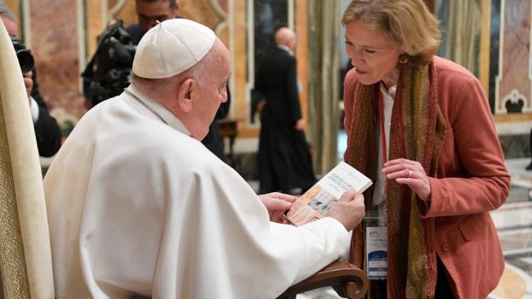 Le Pape a rencontré les participants à la Rencontre Internationale «La femme dans l’Église: maître d’œuvre de l’humain». 