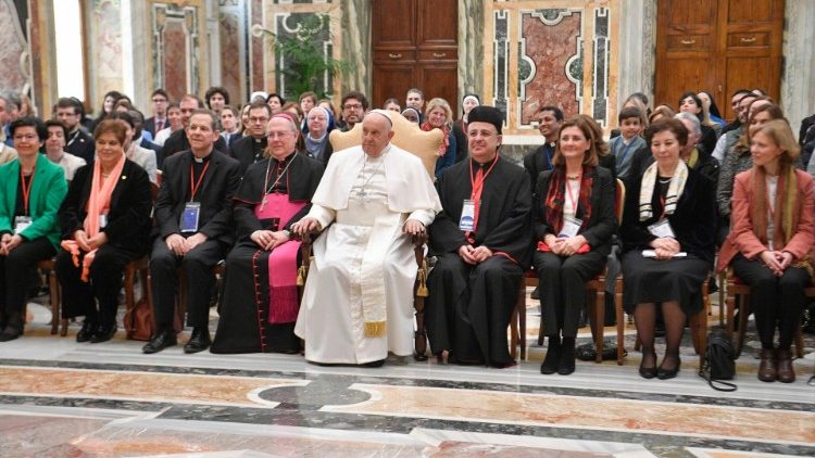 Papež s účastníky mezinárodní a meziuniverzitní konference „Ženy v církvi: tvůrkyně lidskosti“