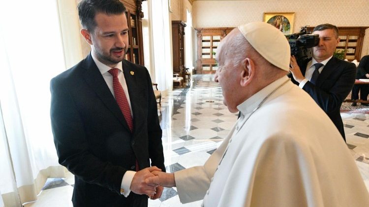 教皇フランシスコ、モンテネグロのミラトビッチ大統領を迎えて　2024年3月7日　バチカン宮殿