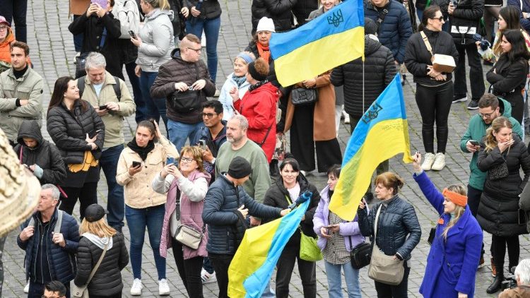 Angelus del 10 marzo: bandiere ucraine