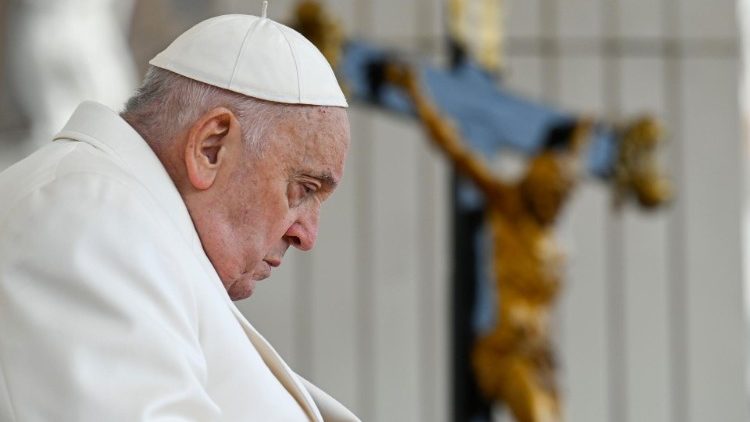 Pontífice, na Audiência Geral desta quarta (13), recordou quem sofre com a guerra