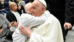 교황과 ‘밤비노 예수’ 소아병원 공동체와의 만남
