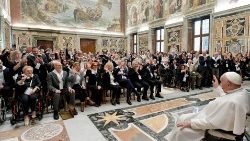 El Papa en la audiencia con miembros de la Fundación Monseñor Camillo Faresin