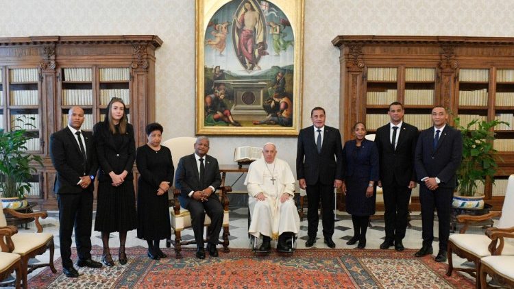 Pope Francis with Seychellois President Wavel Ramkalawan and his entourage