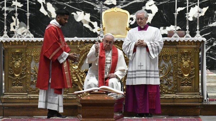 El Papa preside el rito de la "Ultima Commendatio" y de la "Valedictio".