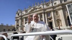 Paavi Franciscus: Jumala haluaa “viisaita pyhimyksiä”