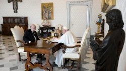 माल्टा के राष्ट्रपति जॉर्ज वेल्ला से वाटिकन में मुलाकात करते संत पापा फ्राँसिस