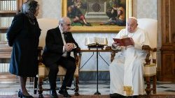 Ferenc pápa George Vella máltai elnökkel a Vatikánban