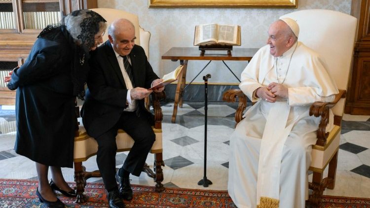 Papa Francisco com o presidente de Malta, George Vella