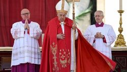 Папата на лигургията за празника Връбница