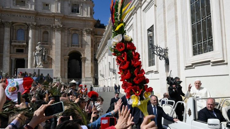 The Pope greets the faithful in St. Peter's Square