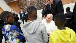 教皇フランシスコ、ローマのナイジェリア人カトリック共同体との出会いで　2024年3月25日　バチカン・パウロ6世ホール
