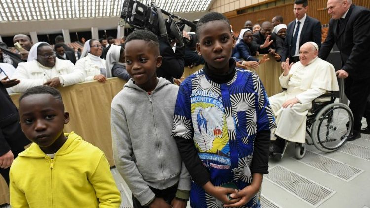 Bambini presenti all'udienza in Aula Paolo VI