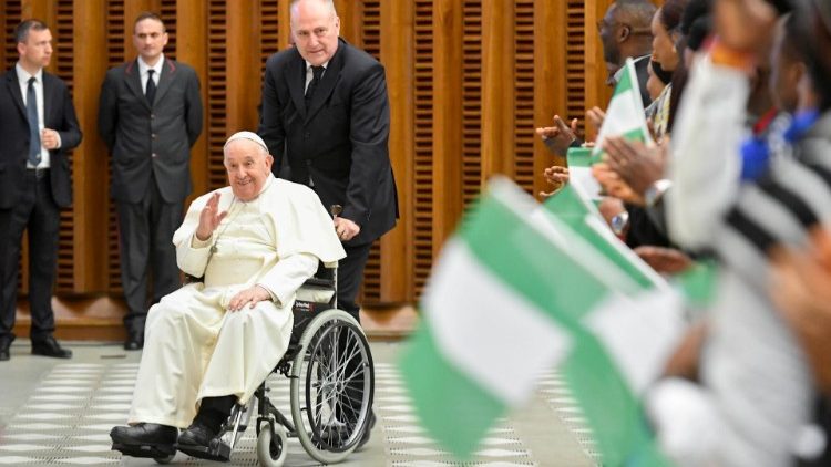 Papa pozdravlja sudionike audijencije