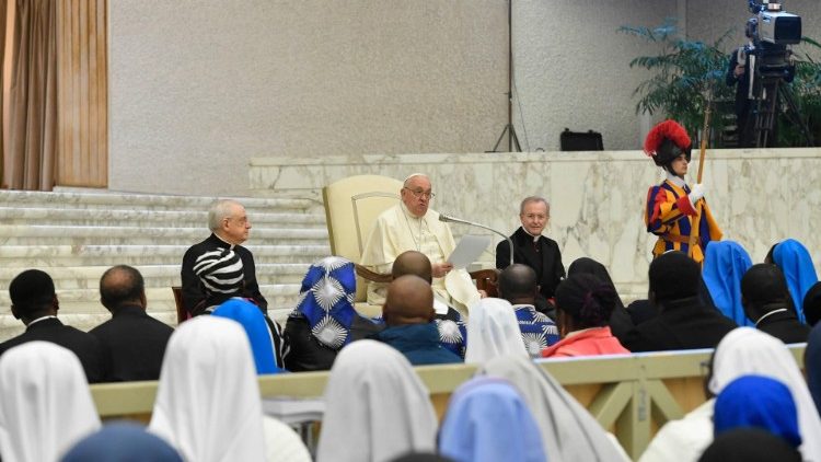 Il Papa durante l'udienza alla comunità dei nigeriani a Roma
