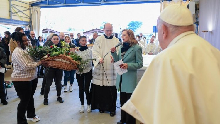 Os produtos agrícolas presenteados ao Papa, da horta de dentro da prisão