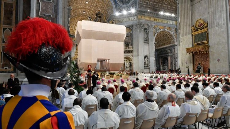 Celebración de la Misa Crismal en la Basílica vaticana