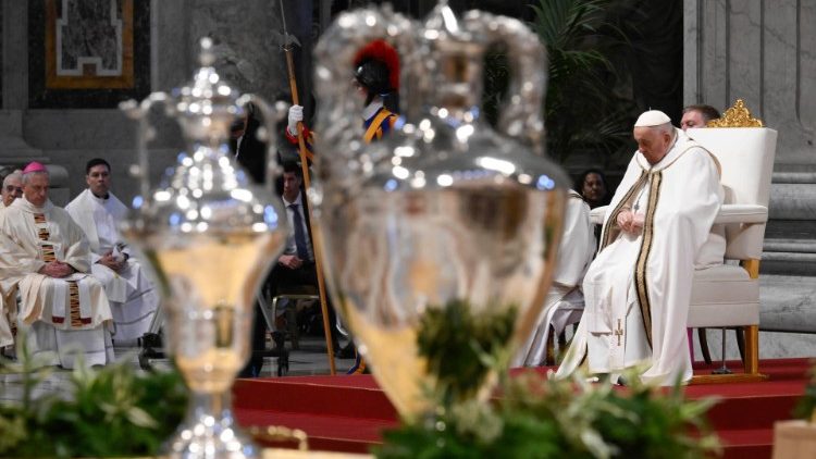El Papa Francisco durante la Misa Crismal en la Basílica de San Pedro