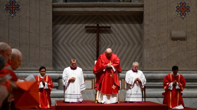 Ferenc pápa a nagypénteki Urunk szenvedése szertartáson