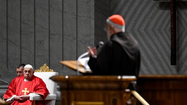 Il cardinale Raniero Cantalamessa durante l'omelia