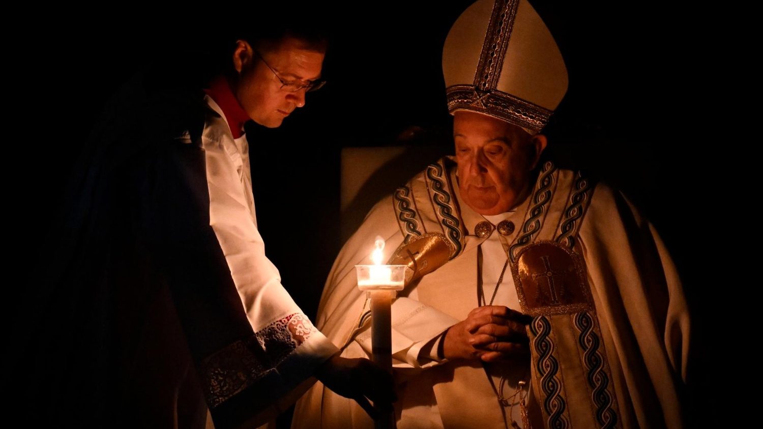 Le Pape à la veille de Pâques : Avec Jésus, la tombe n'empêchera pas la joie de vivre